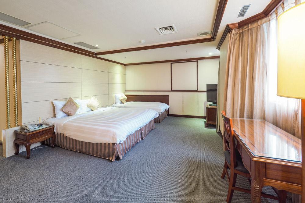 Silken Hotel Taipei Bagian luar foto