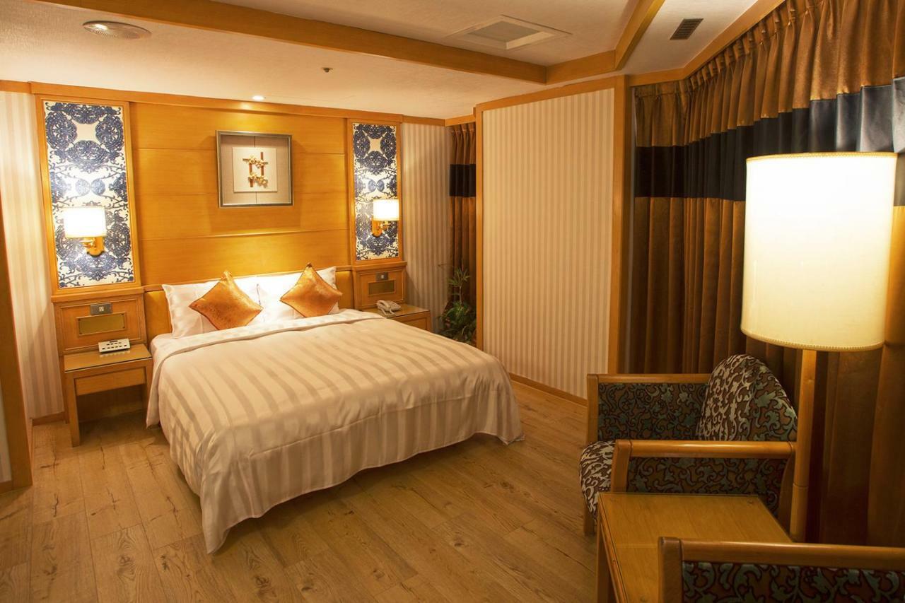 Silken Hotel Taipei Bagian luar foto